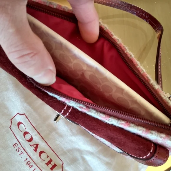 NEW, Vintage Coach Hamptons Houndstooth Skinny Turnlock Wristlet - Picture 10 of 16